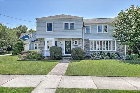 129 Fosdyke St, Providence, RI 02906