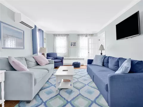 5 Byrnes St, Newport, RI 02840