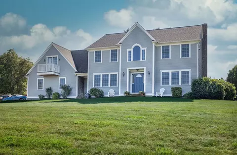 326 Windstone Dr, Portsmouth, RI 02871