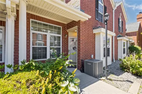 626 Smithfield Rd #908, North Providence, RI 02904