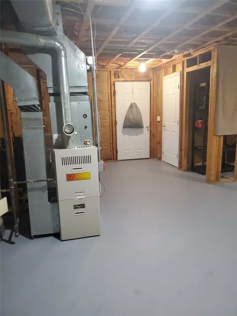 Entry Way - 91 Oregon Ave, Woonsocket, RI 02895 photo 4 of 4