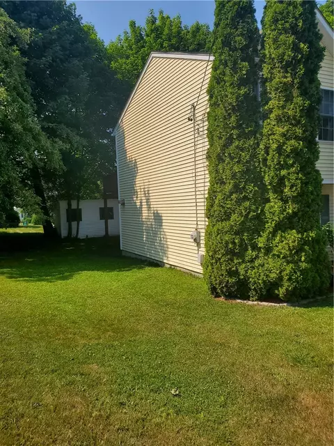 91 Oregon Ave, Woonsocket, RI 02895 photo 3