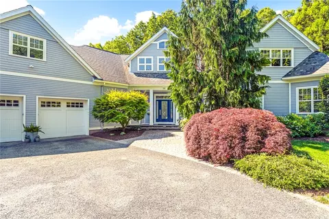 70 Lands End Dr, North Kingstown, RI 02852