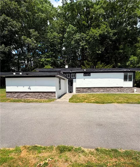 35 Fenwood Ave, Smithfield, RI 02917