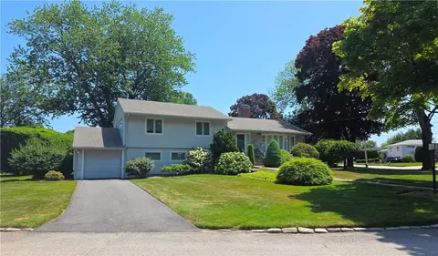 40 Russet Way, Cranston, RI 02920