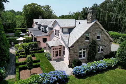 2 Hazard Ave, Newport, RI 02840
