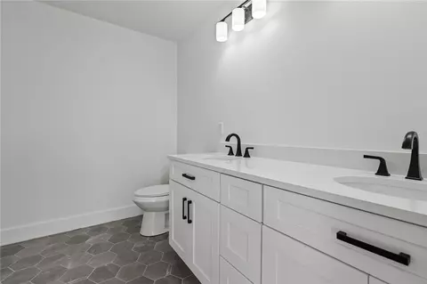 Bath - 700 Sandy Ln #9, Warwick, RI 02889 photo 6 of 9