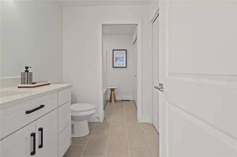 Bath - 700 Sandy Ln #9, Warwick, RI 02889 photo 2 of 9