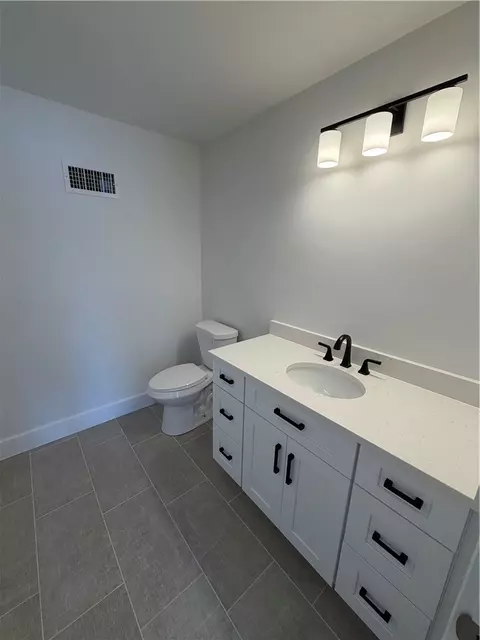 Bath - 700 Sandy Ln #9, Warwick, RI 02889 photo 9 of 9