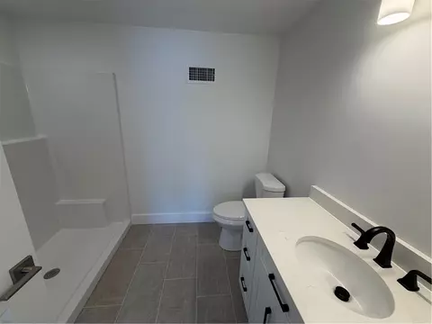 Bath - 700 Sandy Ln #9, Warwick, RI 02889 photo 8 of 9