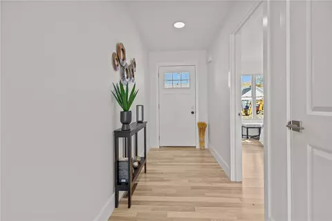 Entry Way - 700 Sandy Ln #9, Warwick, RI 02889 photo 2 of 7