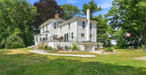 3672 County Trl, Richmond, RI 02892