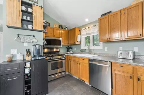 57 Vanstone Ave, Warwick, RI 02889 photo 22
