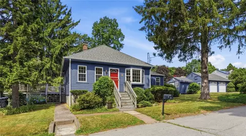 16 Brown Ave, Barrington, RI 02806