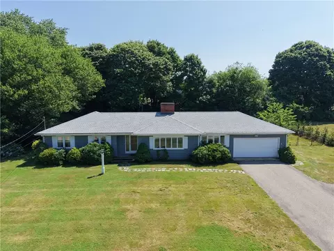 8 Wabasso Ter, Middletown, RI 02842