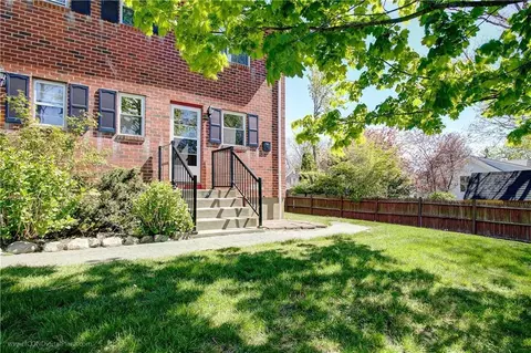 70 Carroll Ave #1113, Newport, RI 02840