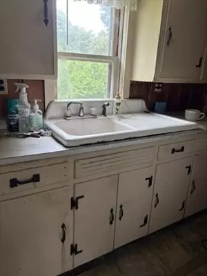 Kitchen - 2 Barden Ln, Warren, RI 02885 photo 1 of 2