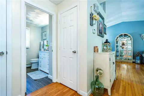 Entry Way - 3 Glendale Ave, Warwick, RI 02889 photo 1 of 7