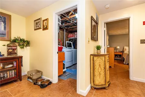 Entry Way - 3 Glendale Ave, Warwick, RI 02889 photo 4 of 7