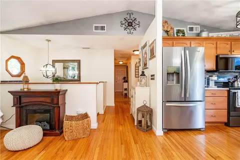 Entry Way - 3 Glendale Ave, Warwick, RI 02889 photo 6 of 7