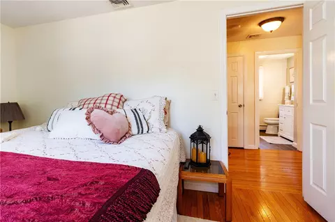 Bedroom - 3 Glendale Ave, Warwick, RI 02889 photo 8 of 9