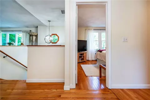Entry Way - 3 Glendale Ave, Warwick, RI 02889 photo 2 of 7