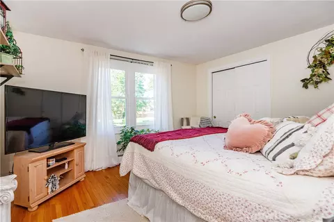 Bedroom - 3 Glendale Ave, Warwick, RI 02889 photo 1 of 9