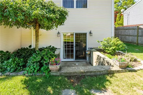Exterior - 3 Glendale Ave, Warwick, RI 02889 photo 7 of 9