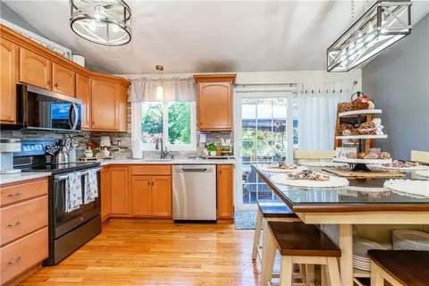 Kitchen - 3 Glendale Ave, Warwick, RI 02889 photo 3 of 3