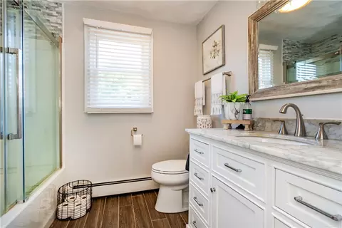 Bath - 3 Glendale Ave, Warwick, RI 02889 photo 1 of 3