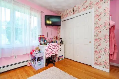Bedroom - 3 Glendale Ave, Warwick, RI 02889 photo 3 of 9
