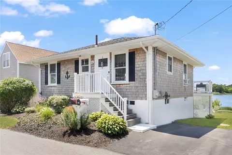 345 Riverside St, Portsmouth, RI 02871