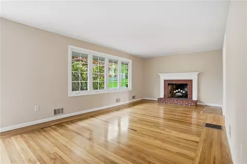 Living - 135 Red Chimney Dr, Warwick, RI 02886 photo 1 of 12
