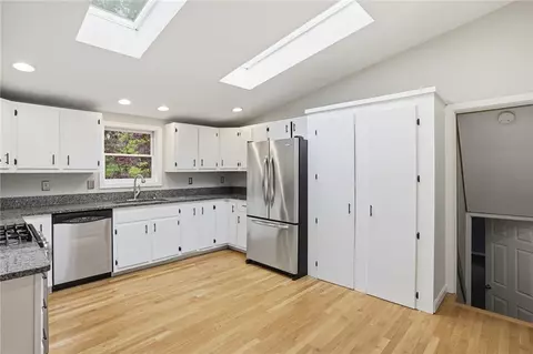 Kitchen - 135 Red Chimney Dr, Warwick, RI 02886 photo 1 of 4