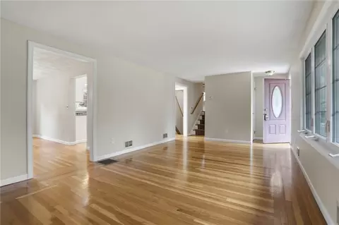 Living - 135 Red Chimney Dr, Warwick, RI 02886 photo 4 of 12
