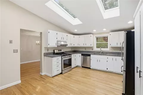 Kitchen - 135 Red Chimney Dr, Warwick, RI 02886 photo 2 of 4
