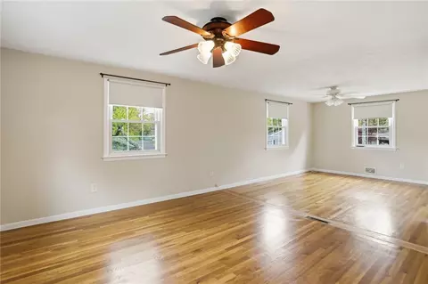 Living - 135 Red Chimney Dr, Warwick, RI 02886 photo 9 of 12