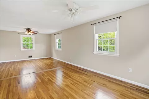 Living - 135 Red Chimney Dr, Warwick, RI 02886 photo 11 of 12