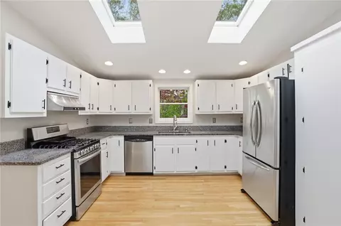 Kitchen - 135 Red Chimney Dr, Warwick, RI 02886 photo 3 of 4