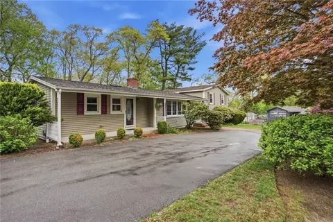 Exterior - 135 Red Chimney Dr, Warwick, RI 02886 photo 3 of 6