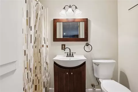 Bath - 135 Red Chimney Dr, Warwick, RI 02886 photo 3 of 3