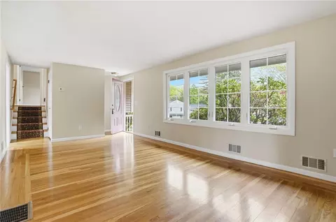 Living - 135 Red Chimney Dr, Warwick, RI 02886 photo 3 of 12