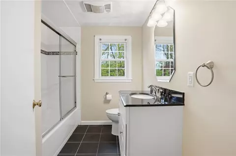Bath - 135 Red Chimney Dr, Warwick, RI 02886 photo 1 of 3