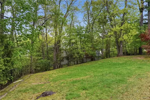 Exterior - 135 Red Chimney Dr, Warwick, RI 02886 photo 5 of 6