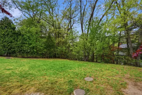 Exterior - 135 Red Chimney Dr, Warwick, RI 02886 photo 6 of 6