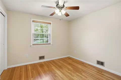 Bedroom - 135 Red Chimney Dr, Warwick, RI 02886 photo 5 of 9