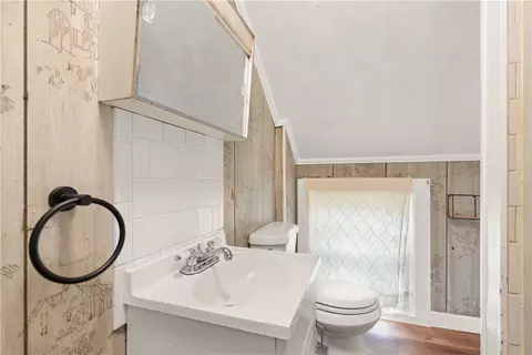 Bath - 25 Davis St, Warren, RI 02885 photo 1 of 2