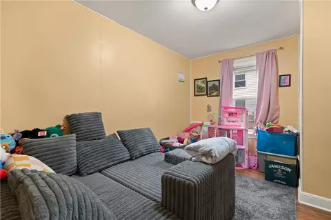 Bedroom - 25 Davis St, Warren, RI 02885 photo 3 of 6
