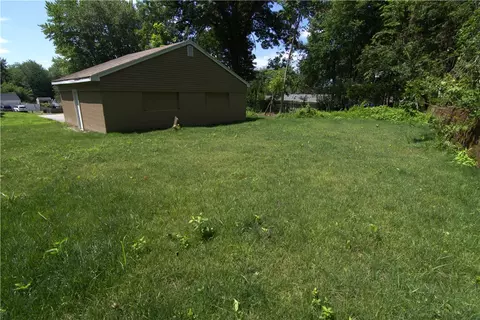Exterior - 304 Getchell Ave, Woonsocket, RI 02895 photo 4 of 5