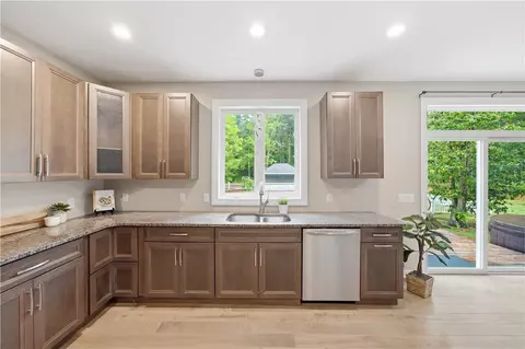 Kitchen - 70 Tripps Corner Rd, Exeter, RI 02822 photo 1 of 2